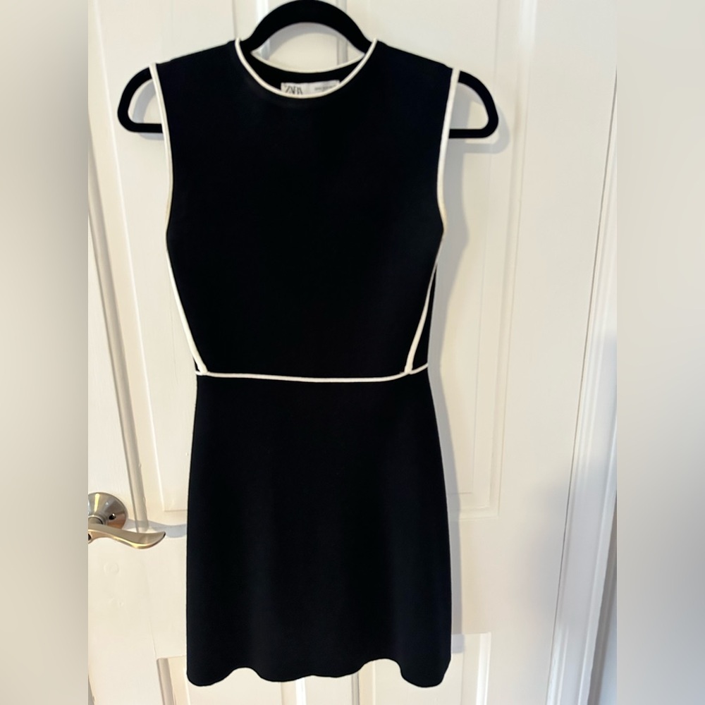 Cute black dresss for any occasion size M from Zara fits nicely
